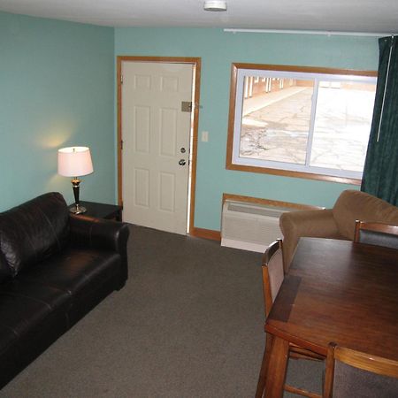 Travelers Lodge Marshall Room photo
