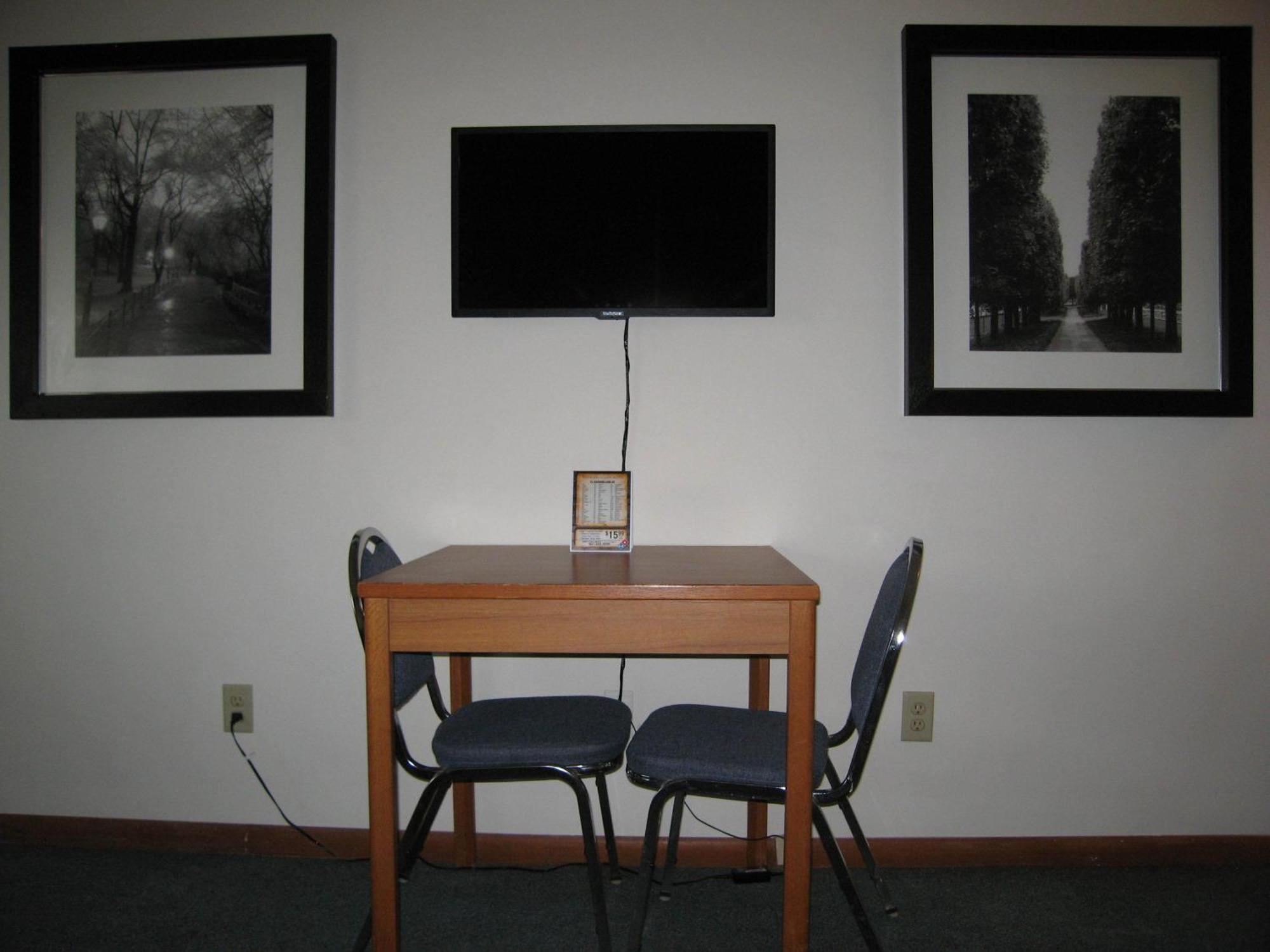 Travelers Lodge Marshall Room photo