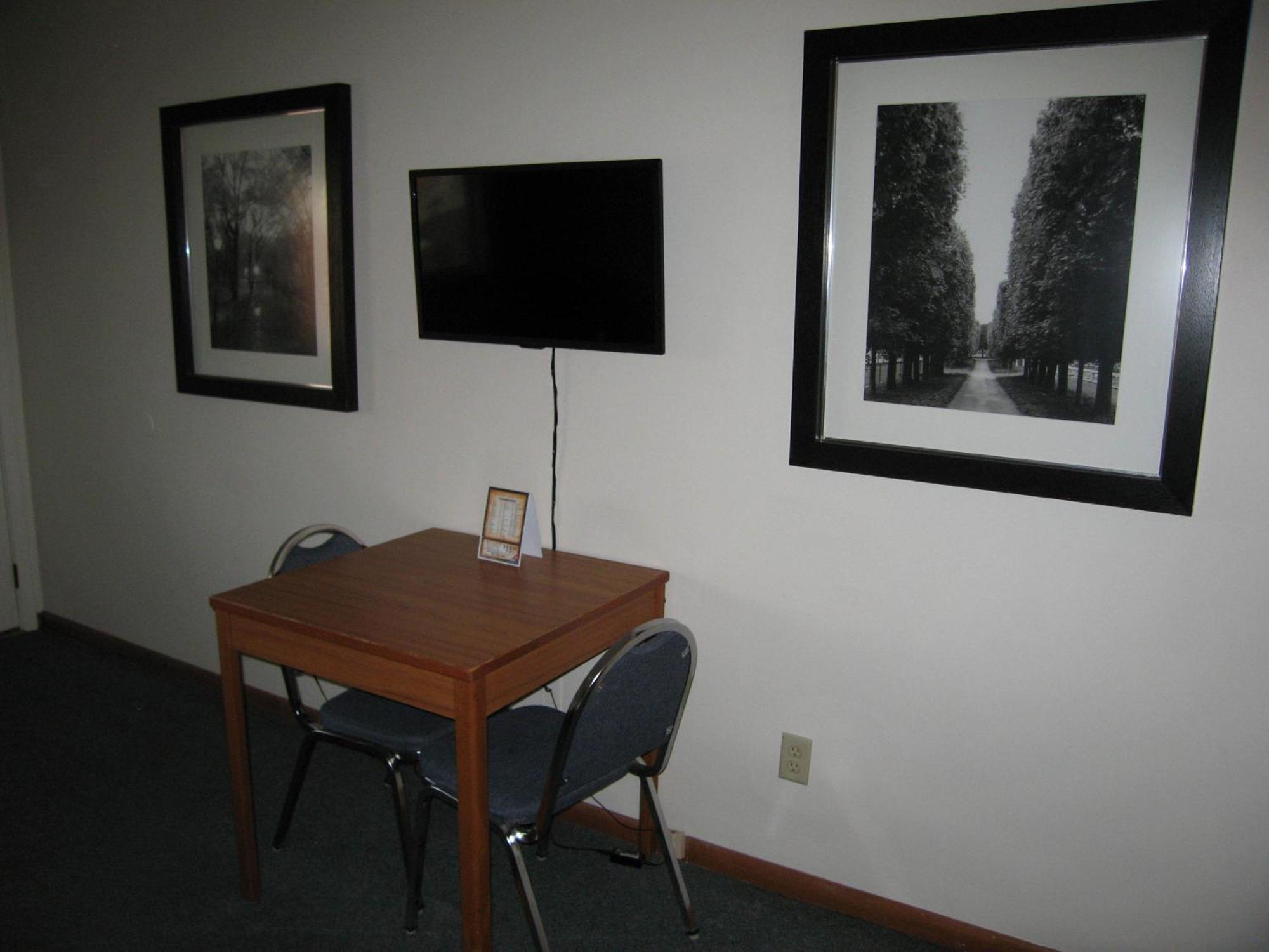 Travelers Lodge Marshall Room photo