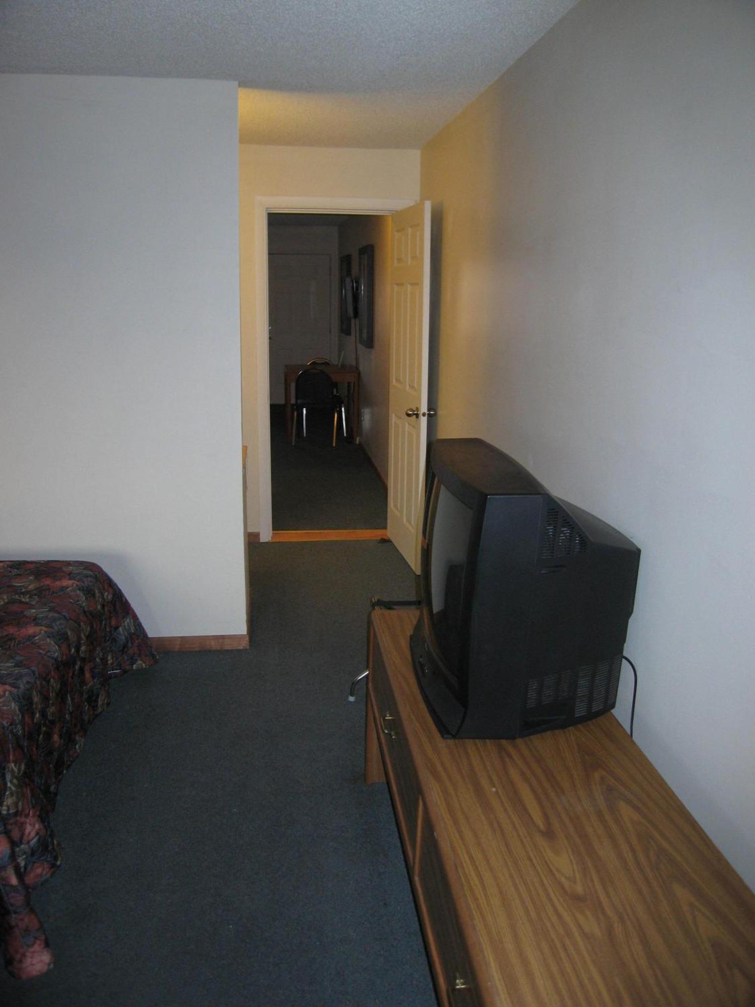 Travelers Lodge Marshall Room photo