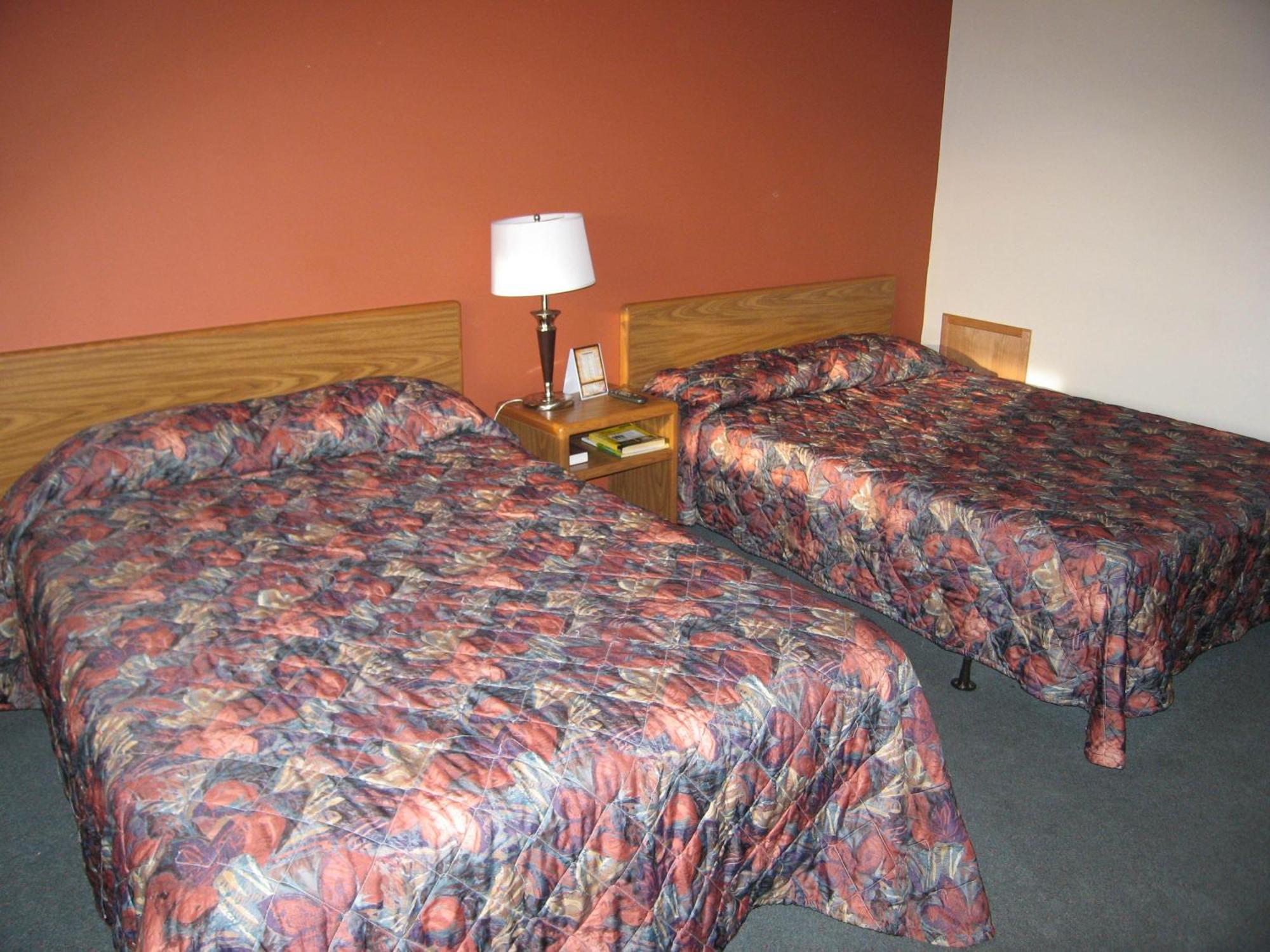 Travelers Lodge Marshall Room photo